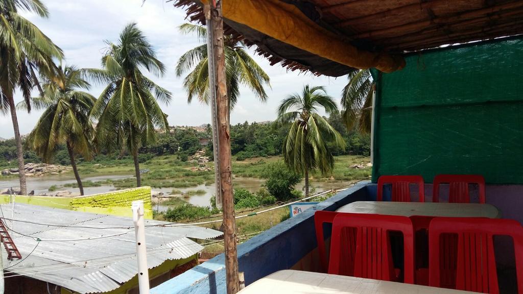 Riverside Homestay ฮัมปี ภายนอก รูปภาพ