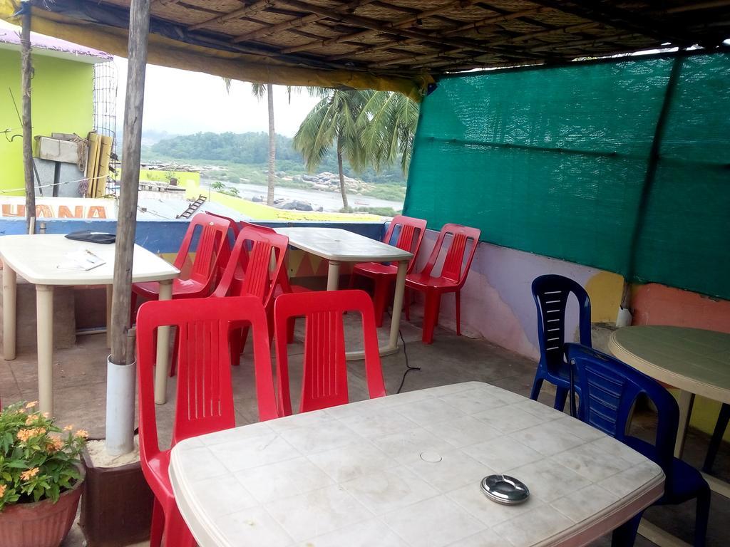 Riverside Homestay ฮัมปี ภายนอก รูปภาพ