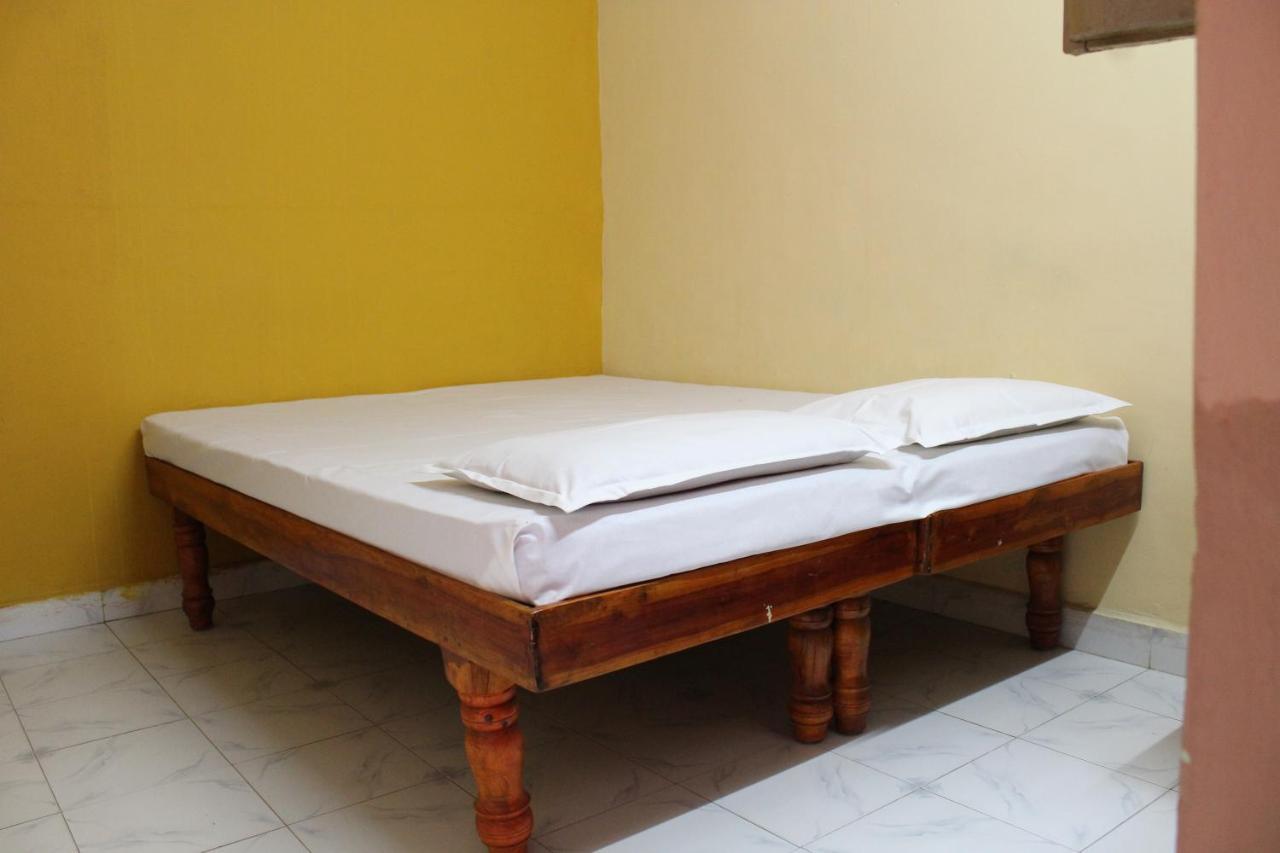 Riverside Homestay ฮัมปี ภายนอก รูปภาพ