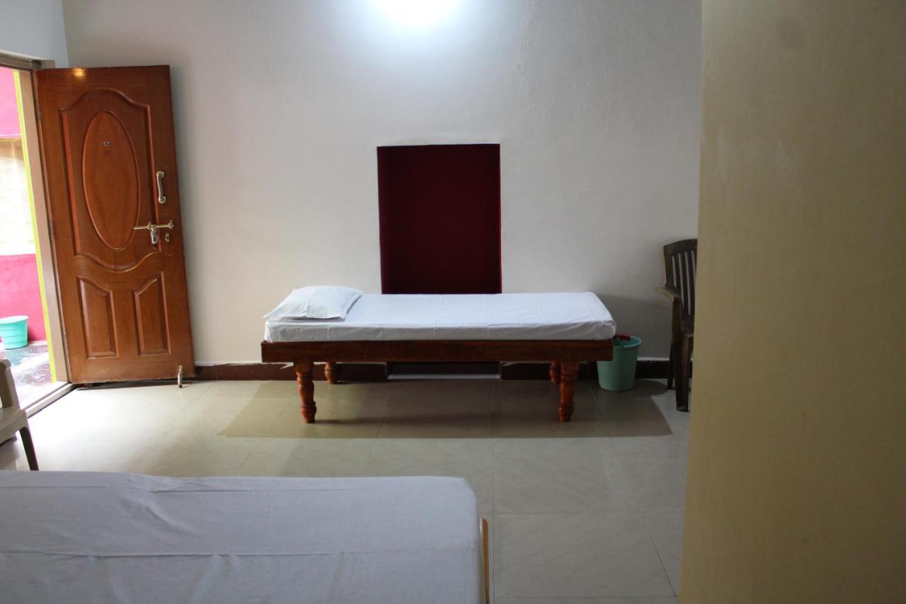 Riverside Homestay ฮัมปี ภายนอก รูปภาพ