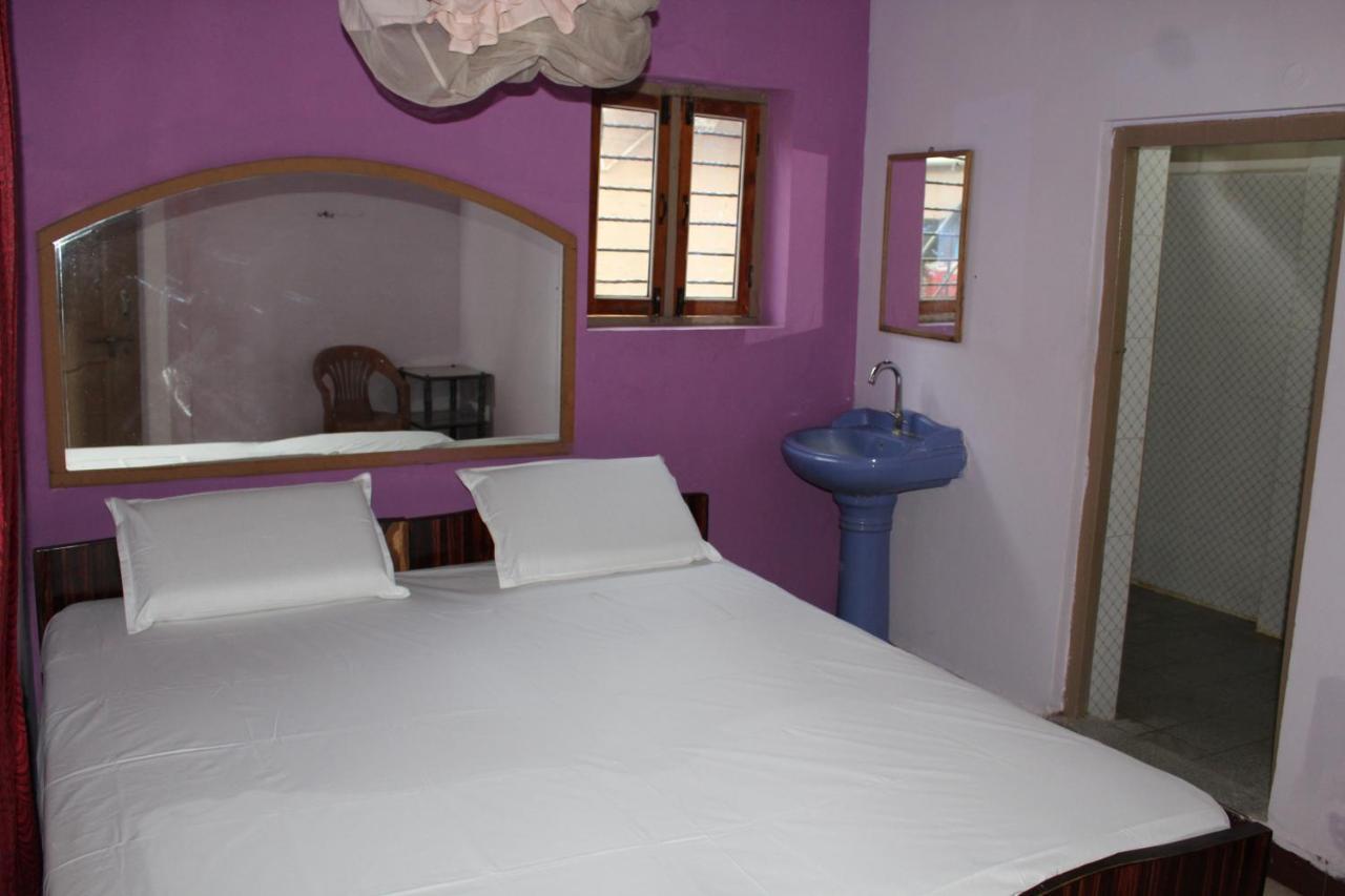 Riverside Homestay ฮัมปี ภายนอก รูปภาพ